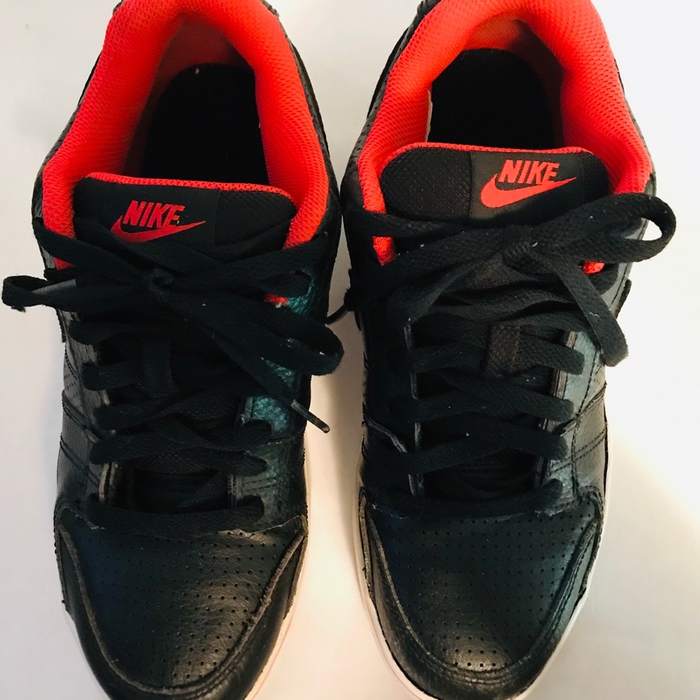 Nike Women’s Ruckus Low Tennis Athletic Shoes 8.5